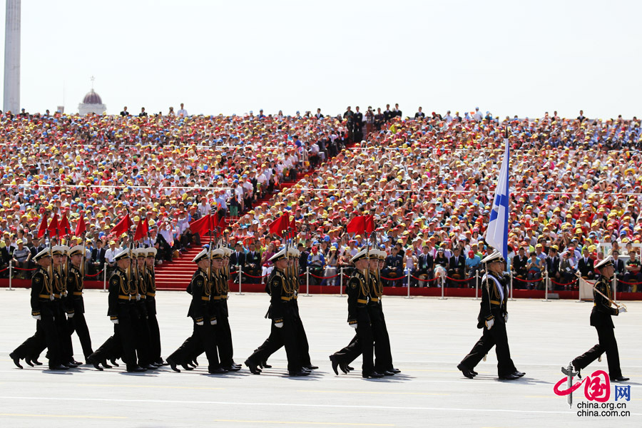 9月3日，中國人民抗日戰(zhàn)爭暨世界反法西斯戰(zhàn)爭勝利70周年紀念大會在北京隆重舉行，有11個國家派方隊、6個國家派代表隊來華參加閱兵。圖為俄羅斯聯(lián)邦武裝力量方隊通過天安門廣場